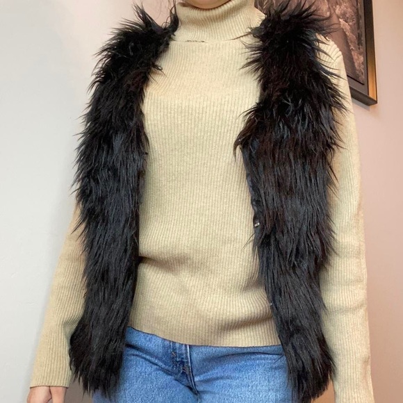 Y2K 2000s Hype Black Faux Fur Sleeveless Vest - Picture 1 of 2